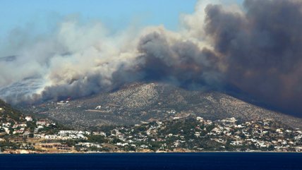  Grecia: Incendio fuera de control obligó a evacuar siete localidades  