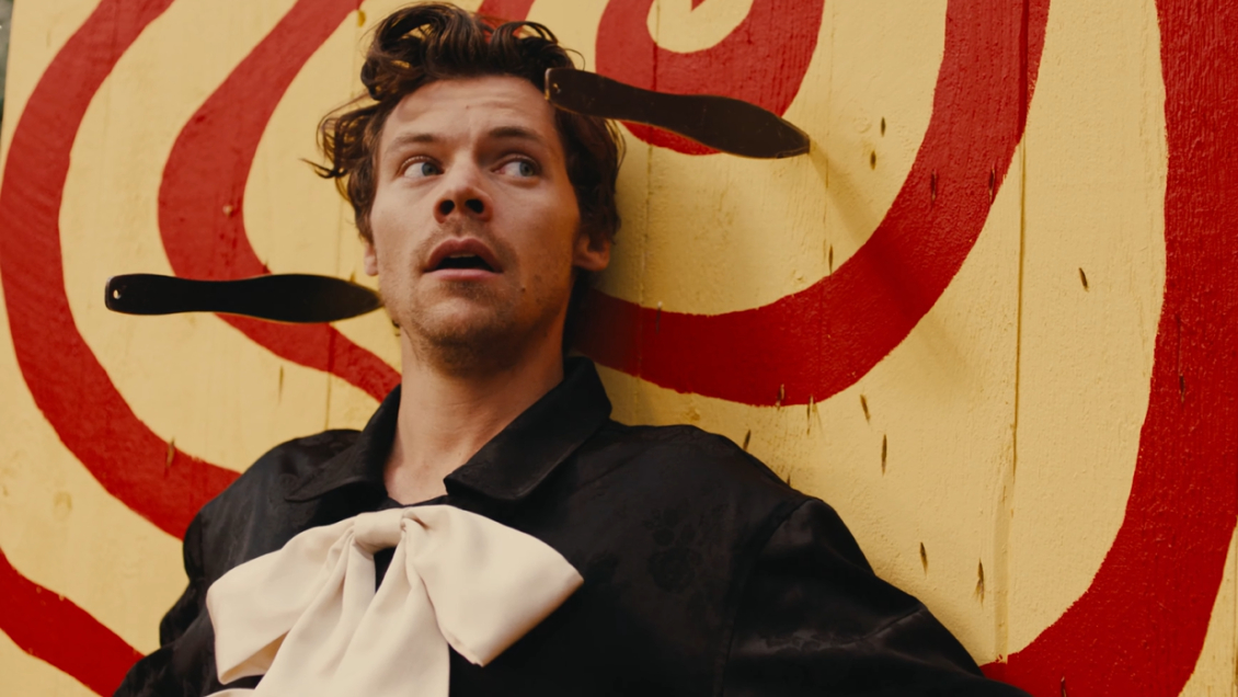 Harry Styles llega al circo en el vídeo musical de 