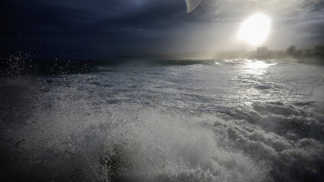Armada alerta de marejadas en las costas de Chile