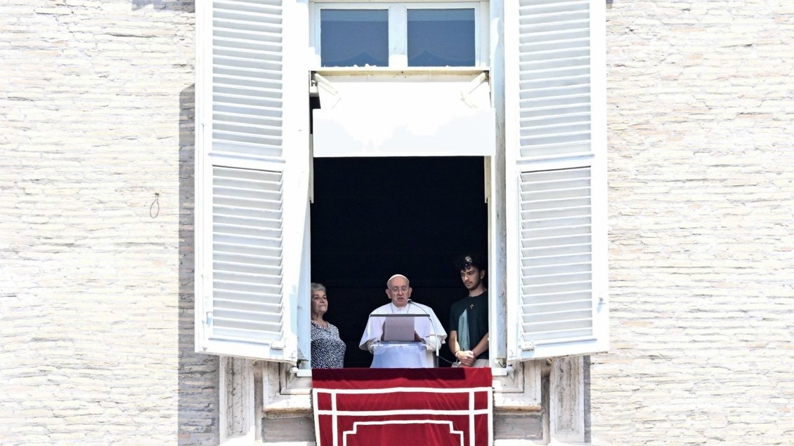 Papa Francisco pide que el mercado no relegue a los adultos mayores a 