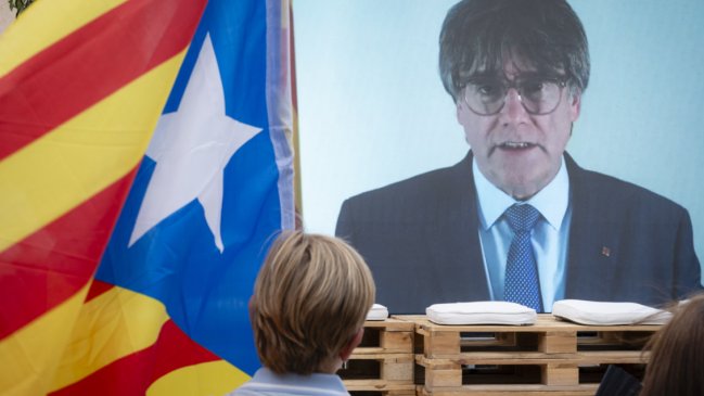   Partido de Puigdemont reta a Sánchez a negociar sobre autodeterminación y amnistía 