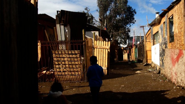  Fuerte baja de la pobreza en Chile: cayó hasta 6,5 por ciento según la encuesta Casen  