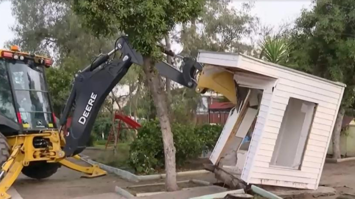 Autoridades demolieron memorial narco en San Ramón