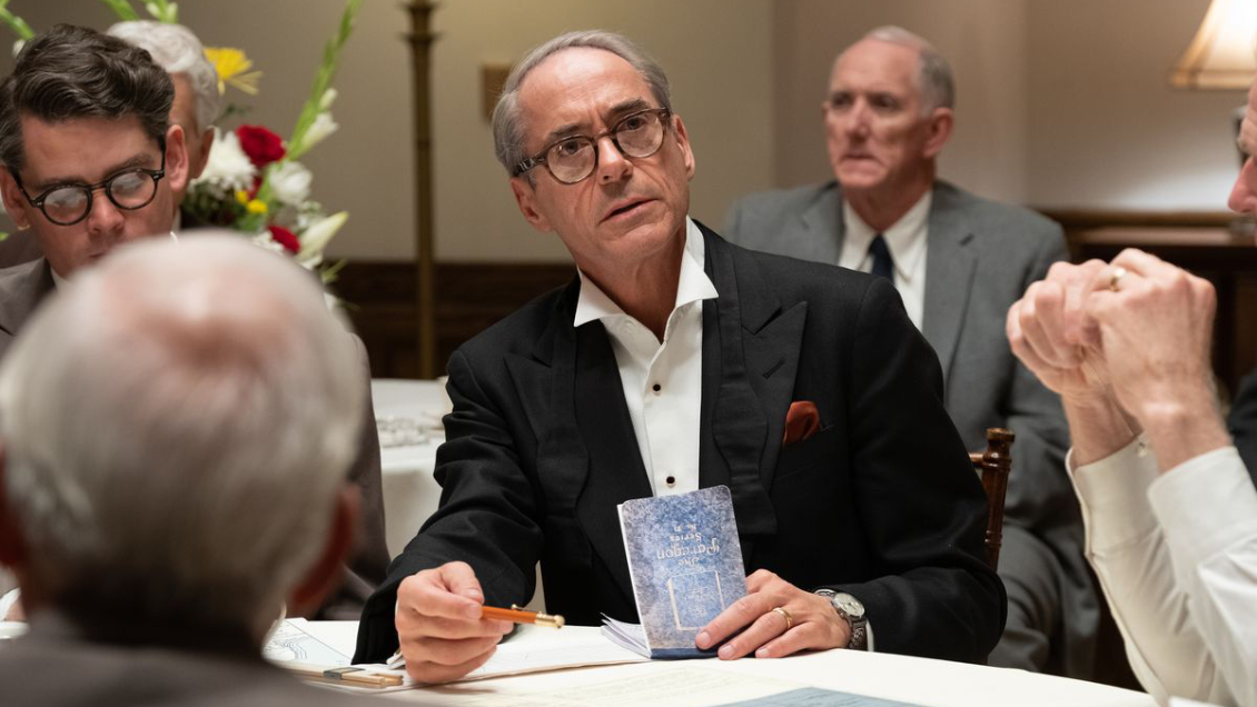 Downey Jr. como Lewis Strauss Downey Jr. como Lewis Strauss