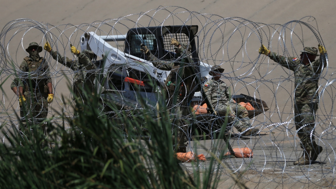 Texas reforzó barricada de alambre pese a orden para retirarla del gobierno estadounidense