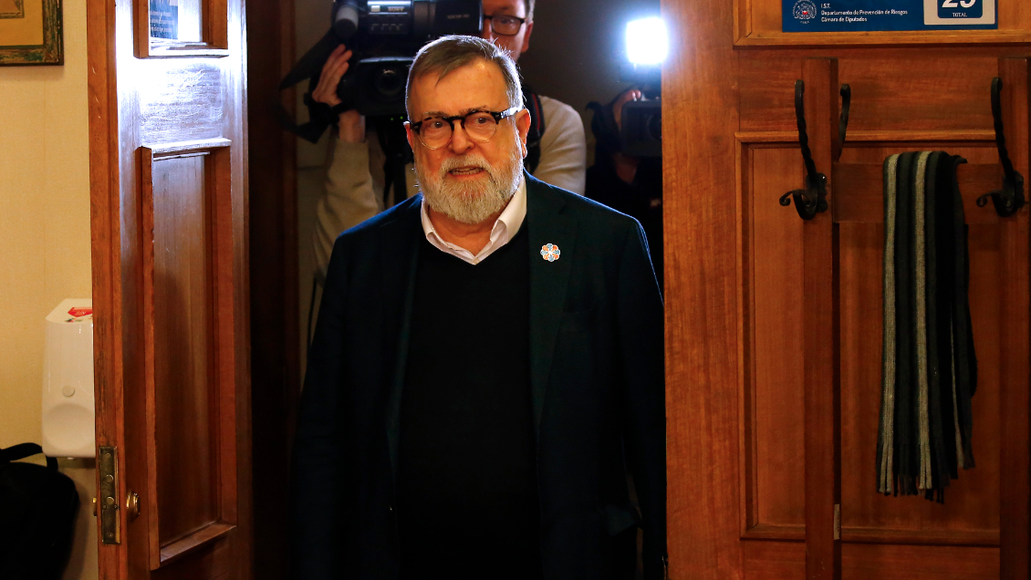 Ministro De Aguirre confirmó que está en duda la continuidad de seremi metropolitana de Cultura