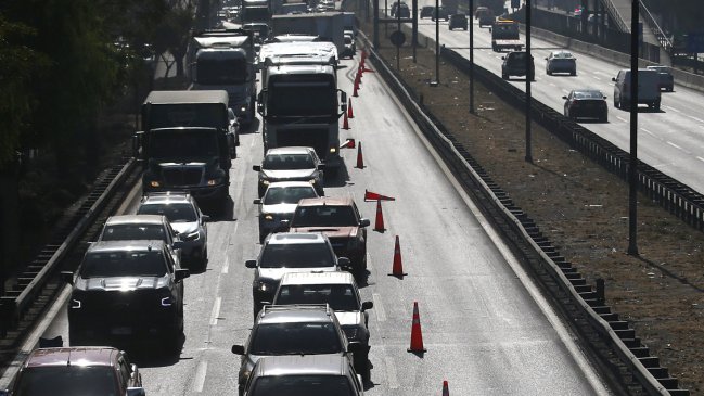 Dos choques afectan el tránsito en la Autopista Central