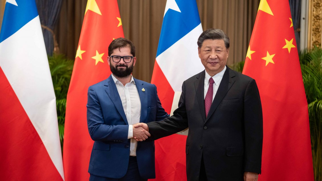 Expertos repasan los temas que no pueden faltar en próximo encuentro entre Gabriel Boric y Xi Jinping
