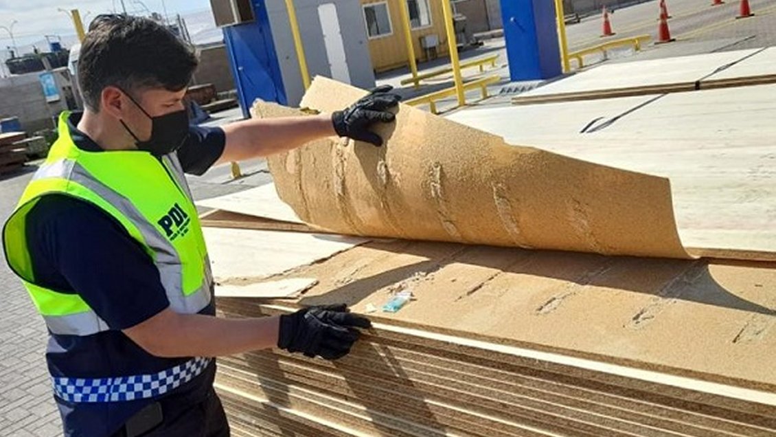 Arica: Incautan dos toneladas de cocaína ocultas en madera y destinadas a Europa