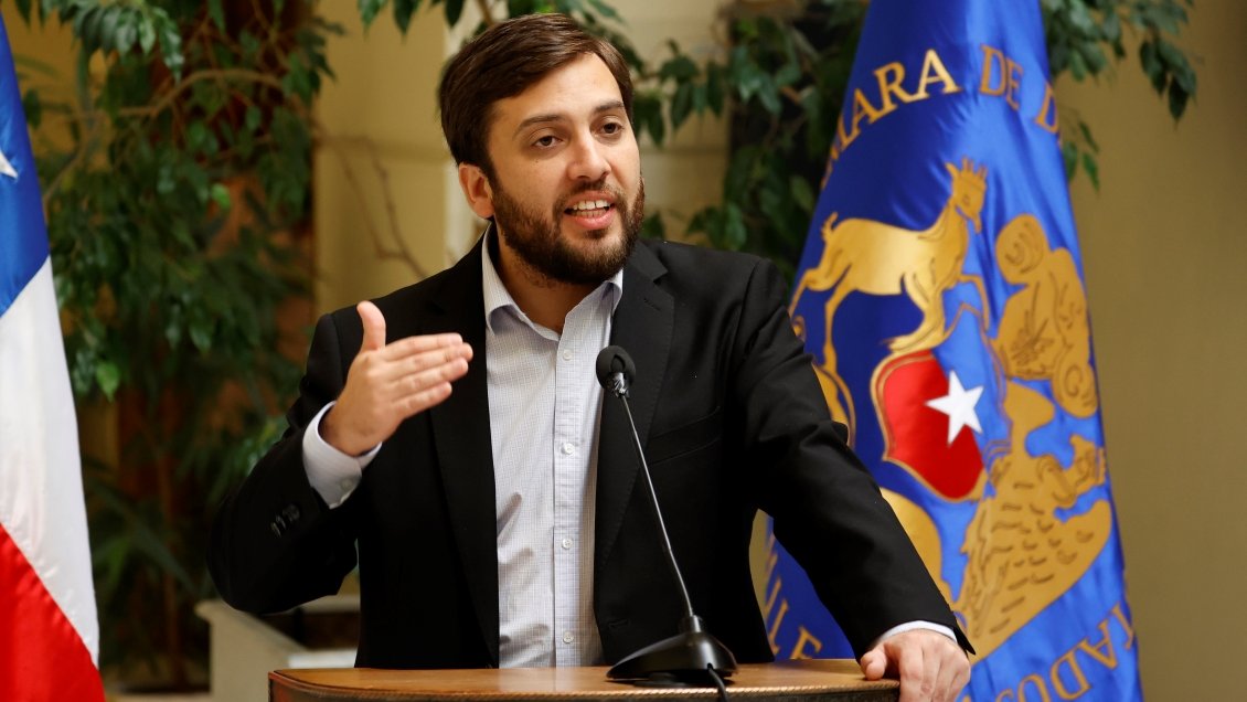 Caso convenios: Diputado Soto exigió 