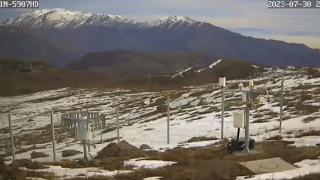 Ola de calor amenaza el suministro de agua en Santiago: La nieve se está derritiendo en invierno