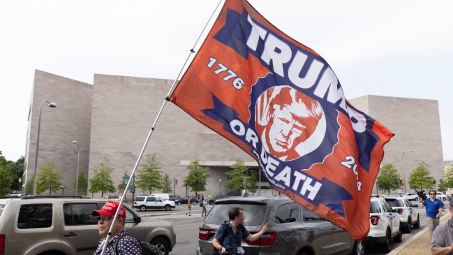 Fuertes medidas de seguridad en torno al juzgado donde comparecerá Trump