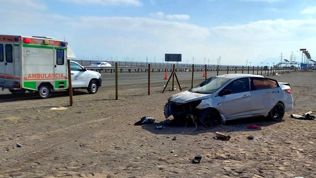 Taltal: Huida de sospechosos dejó auto chocado, otro volcado y un muerto