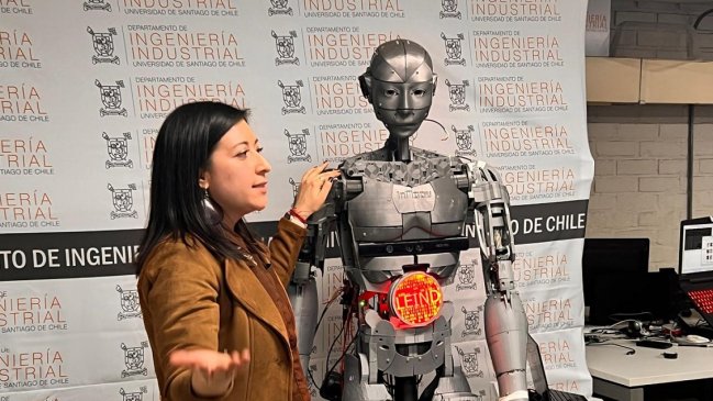  Estudiantes chilenos crean robot que habla y dibuja  