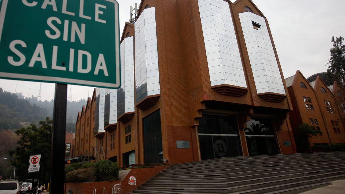 Canal 13 debe pagar millonaria multa por exhibir imagen errónea de ladrón