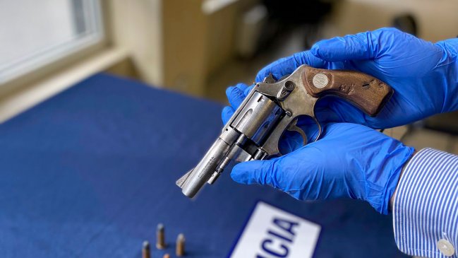 Escolar fue sorprendido con un arma de fuego en liceo de Angol