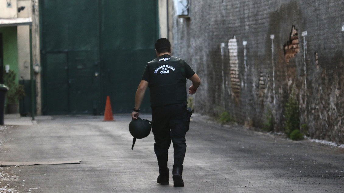 Gendarmes de Cauquenes piden chalecos anticorte para manejar aumento de la población penal