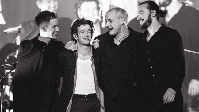 The 1975 deberá pagar millonaria multa a festival en Malasia por polémico beso