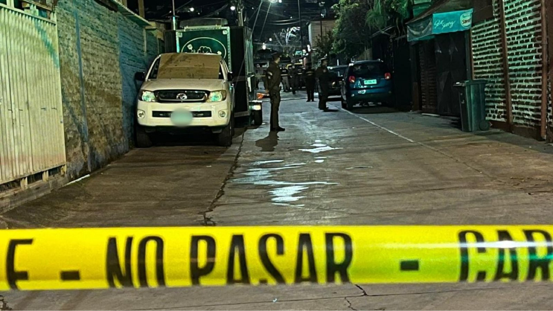 Las Condes: Cadáver fue encontrado con una puñalada en el pecho en plena vía pública