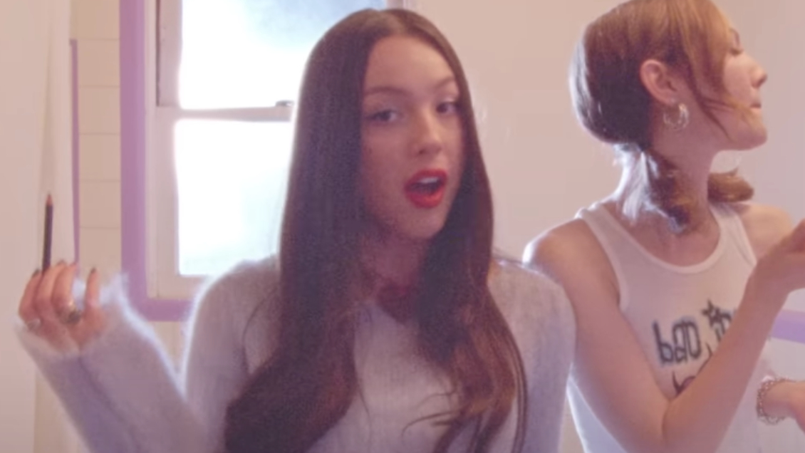 Olivia Rodrigo lanza el video para su pegadizo nuevo sencillo 