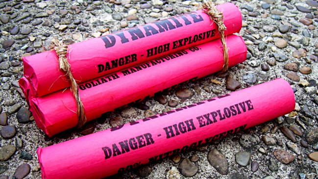 Hombre puso 12 kilos de dinamita en el auto de su amigo como parte de 