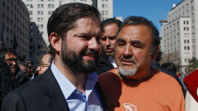 Abren sumario contra funcionario de La Pintana que participó en manifestación donde intervino Boric