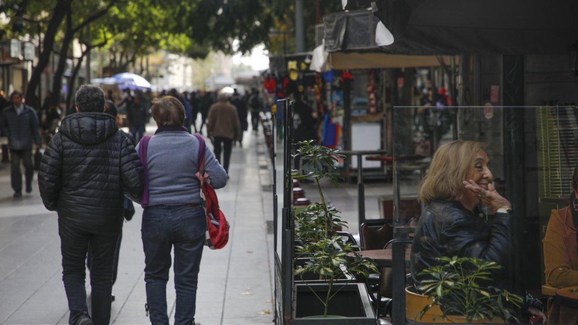 Tres de cada cinco chilenos consideran que el país está peor que hace 10 años, según Cadem