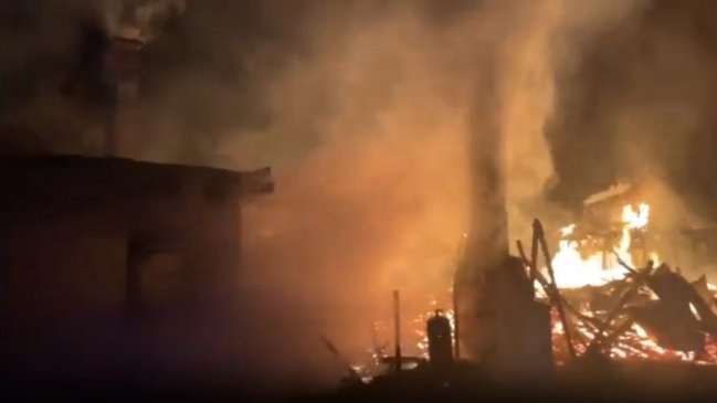 Nuevo ataque incendiario destruyó una vivienda y un vehículo en Victoria