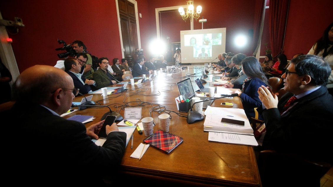 Ley corta de isapres: Comisión de Salud analizó impacto de supremazo por primas GES