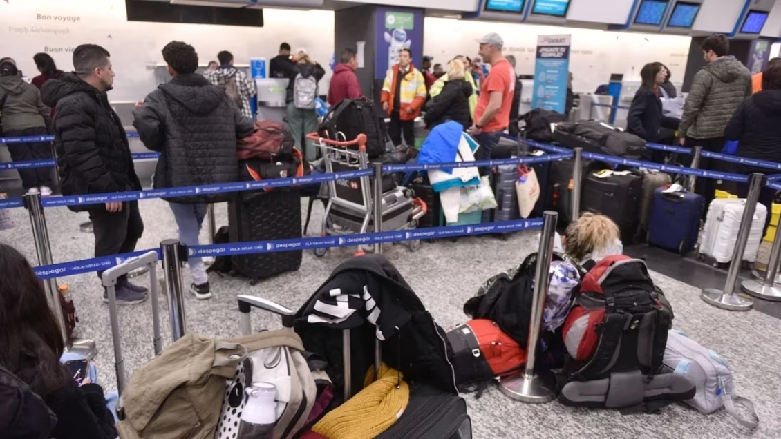 Paro maletero en aeropuertos argentinos: Cancelación de vuelos afectó a 13 mil pasajeros
