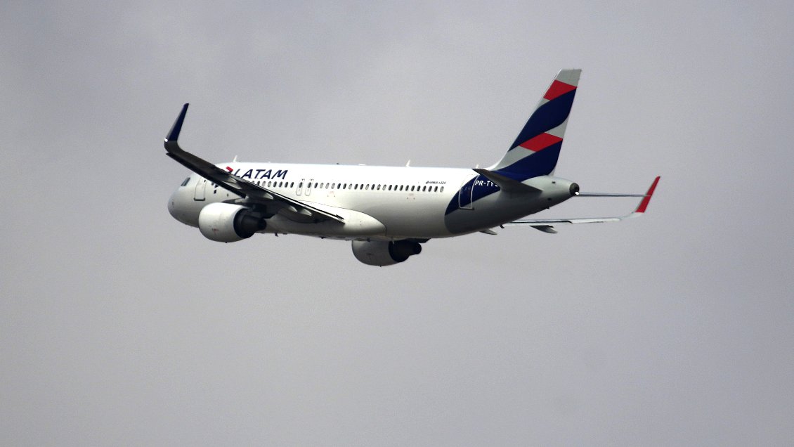 Piloto de Latam murió tras descompensarse en vuelo Miami-Santiago