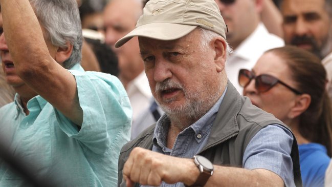 Guillermo Teillier está de nuevo hospitalizado, pero permanece estable