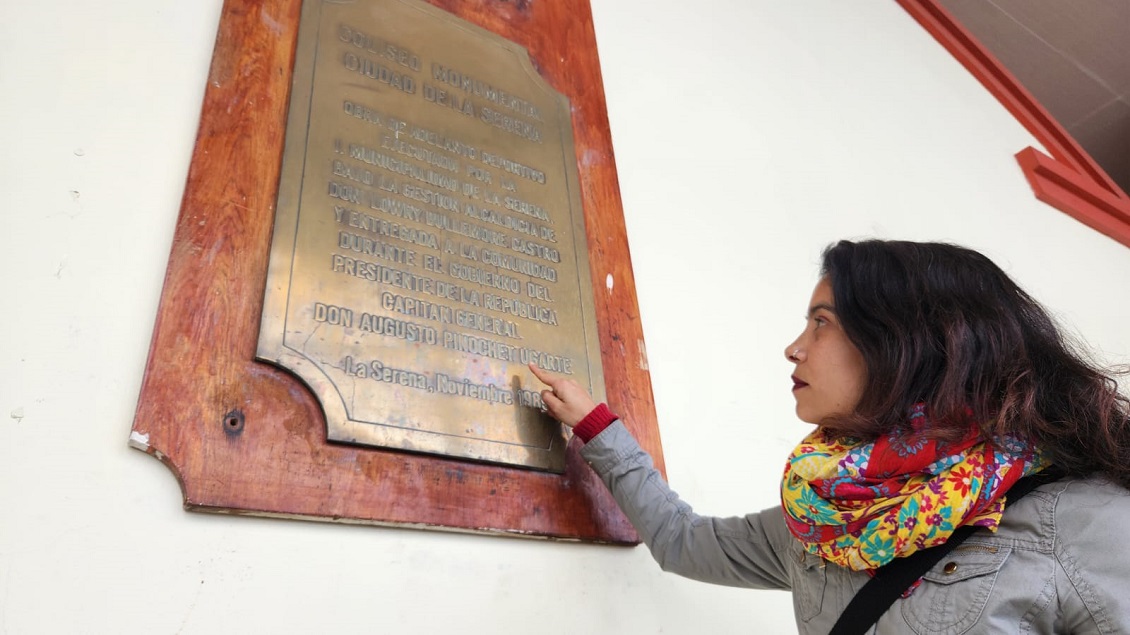 Piden sacar placa de Pinochet desde el Coliseo Monumental de La Serena