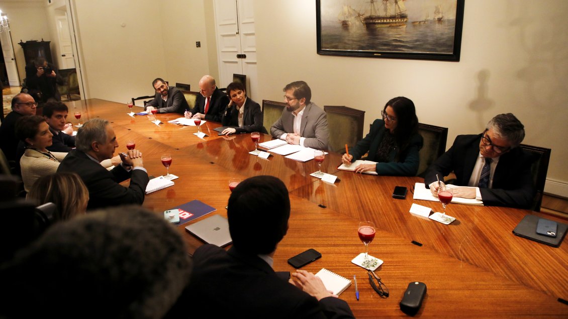 Tras reunión con Chile Vamos: Gobierno suspendió ingreso de indicaciones a la reforma previsional