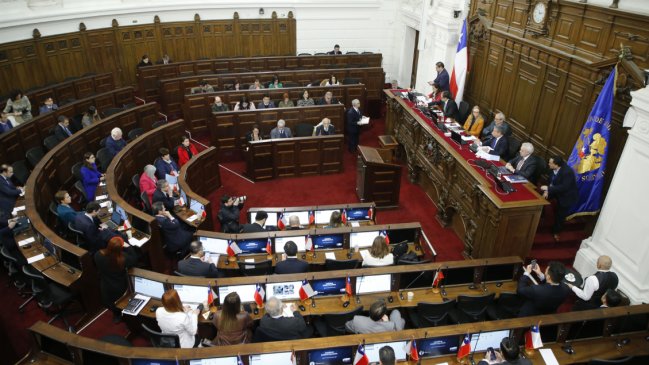 Encuesta UDP-Feedback: 60% se inclina a votar en contra de la nueva Constitución