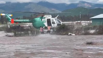   El arriesgado rescate de cuatro personas aisladas en El Monte 