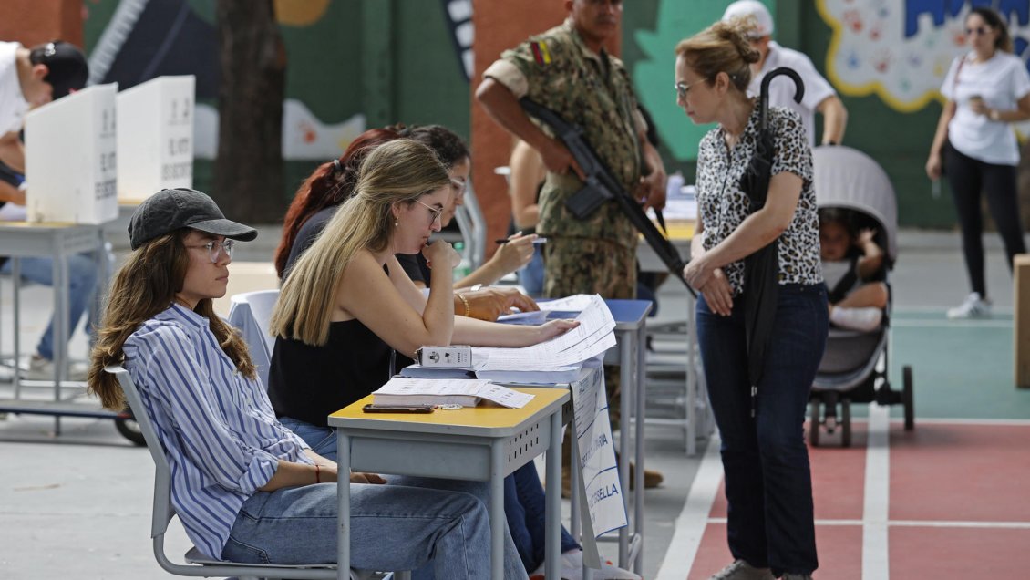 Gobierno de Ecuador ignora resultado nacional de plebiscito que cesa explotación petrolera