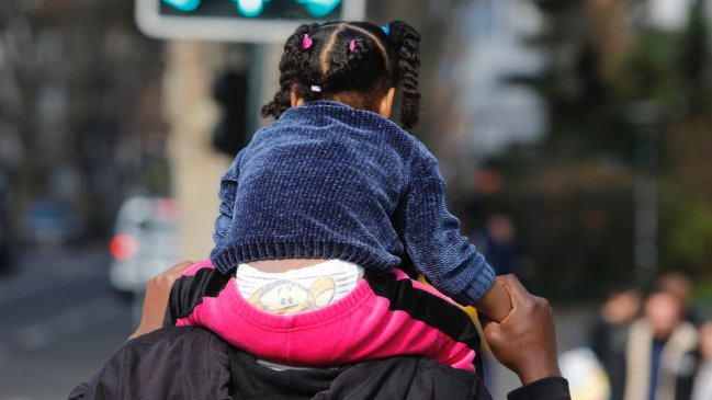 Abrió debate: Padre problematizó si debería llevar a su hija al baño de hombres o mujeres