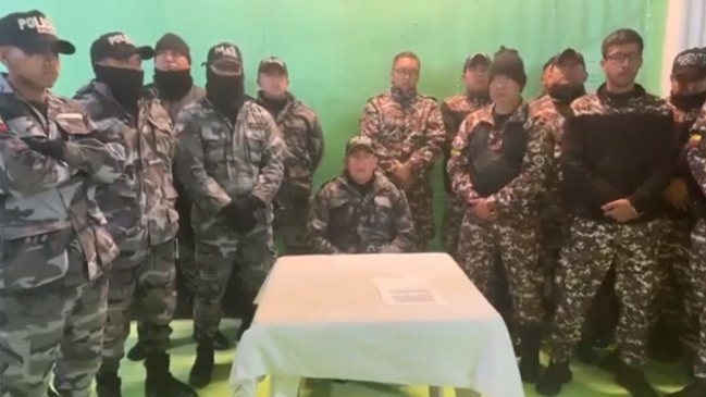 Presos amotinados en cárcel de Ecuador mantienen retenidos a policías y guardias