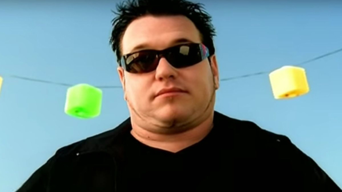 Steve Harwell voz de Smash Mouth