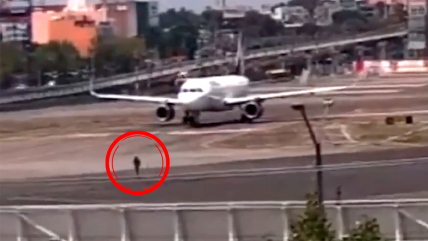   Joven alucinado se coló en un avión por el tren de aterrizaje 
