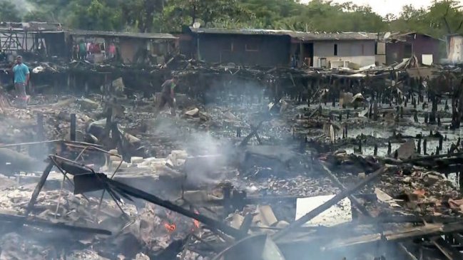 Un incendio destruyó 100 viviendas en el litoral de Sao Paulo