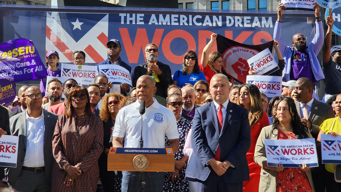 Alcalde afirma que la inmigración desbordada 