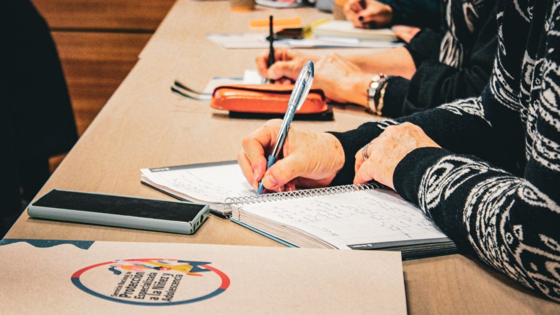 Abren más de 6 mil cupos para capacitar a funcionarios que trabajan con niños y adolescentes