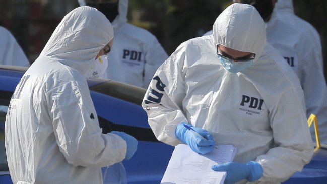 PDI indaga crimen de hombre apuñalado y baleado en Santiago Centro