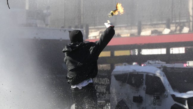   Liceos: Carabineros cuenta ocho eventos con molotov en cuatro días 