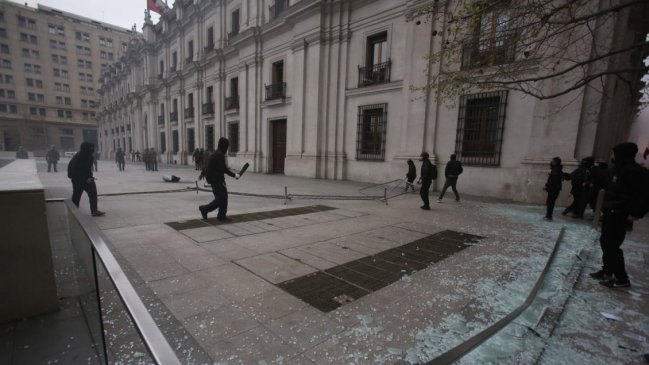 Presidente Boric condena ataques a La Moneda y tumba de Jaime Guzmán