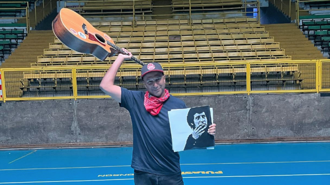 Tom Morello homenajeó a Víctor Jara en su visita a Chile por los 50 años del golpe