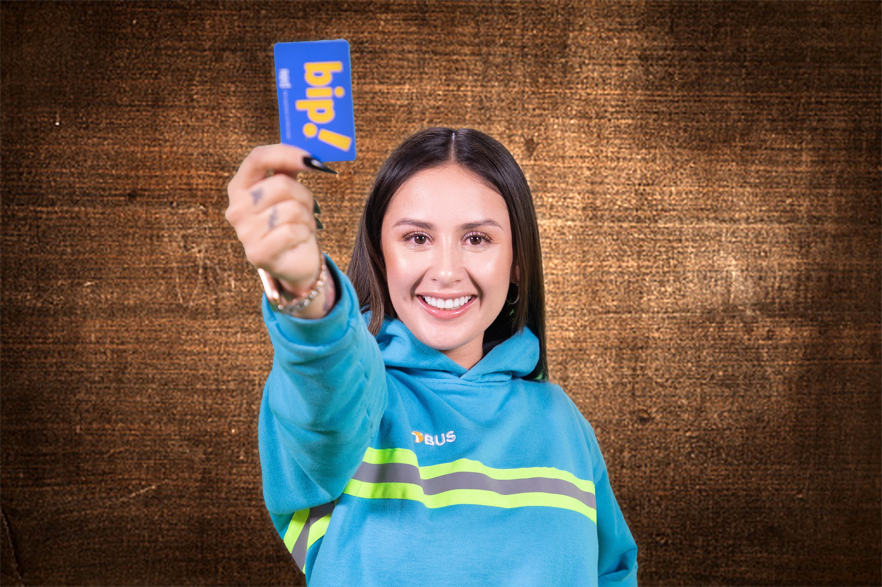 Azzartt Maveth Arias la tía de la micro, en "Tierra Brava Azzartt Maveth Arias la tía de la micro, en "Tierra Brava