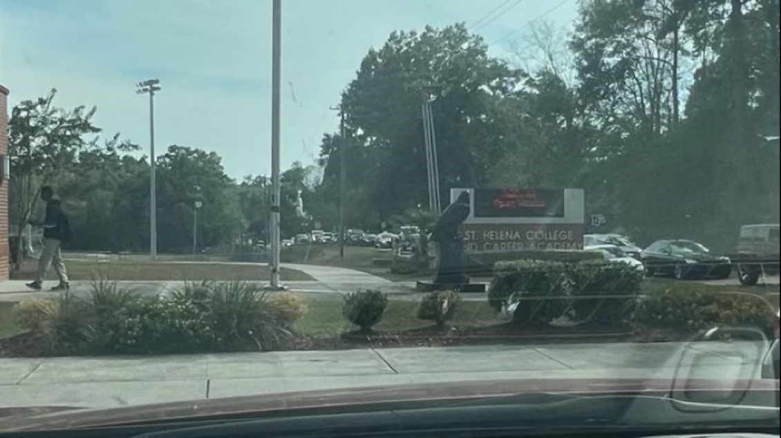 Un muerto y dos heridos por un tiroteo en una escuela de Luisiana